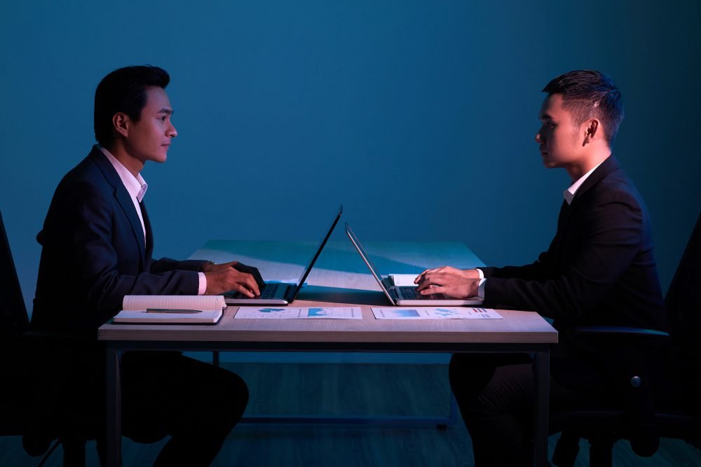 2 People are looking at each other